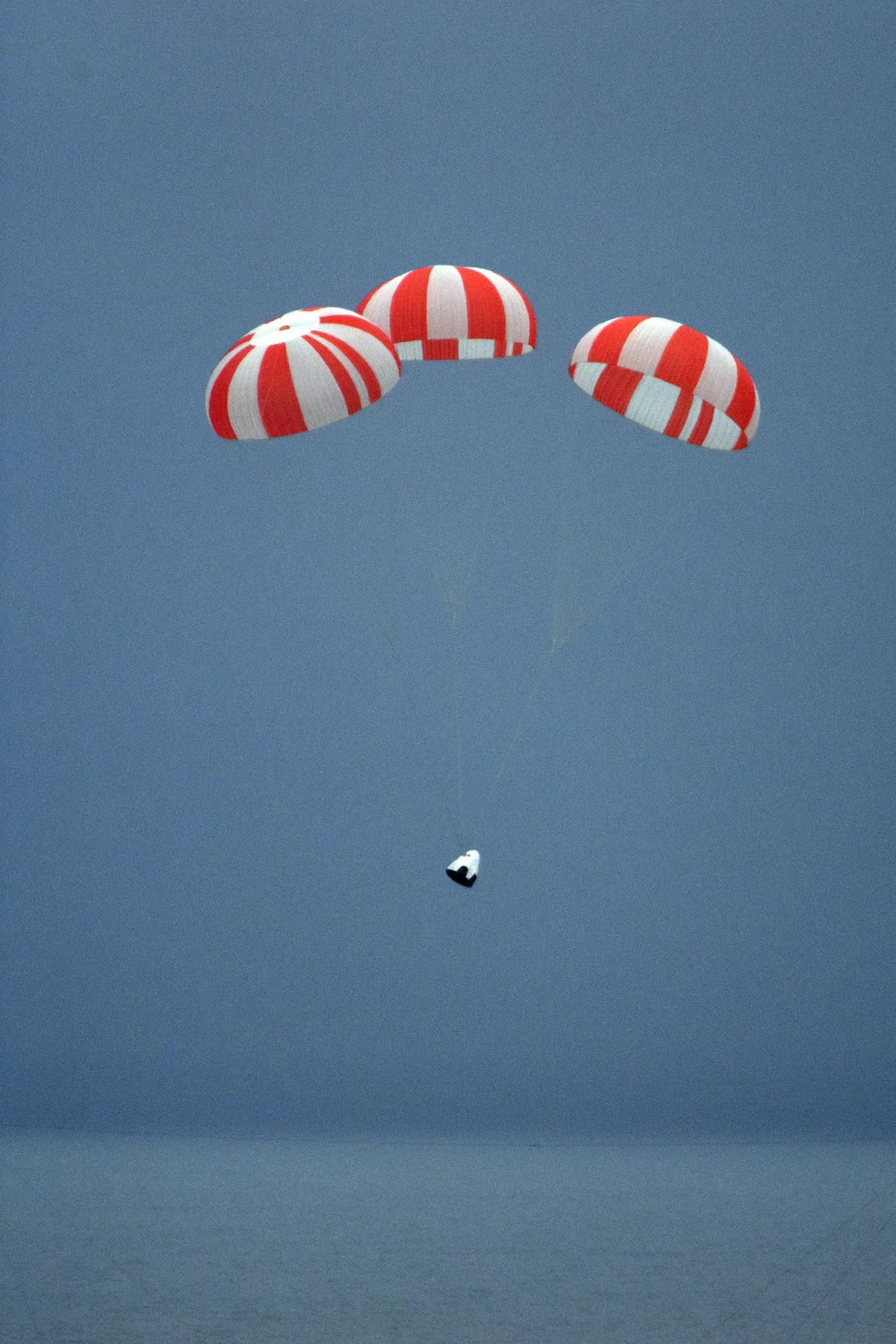 Everything You Need to Know About SpaceX's Dragon 2 Crew Vehicle | Inverse