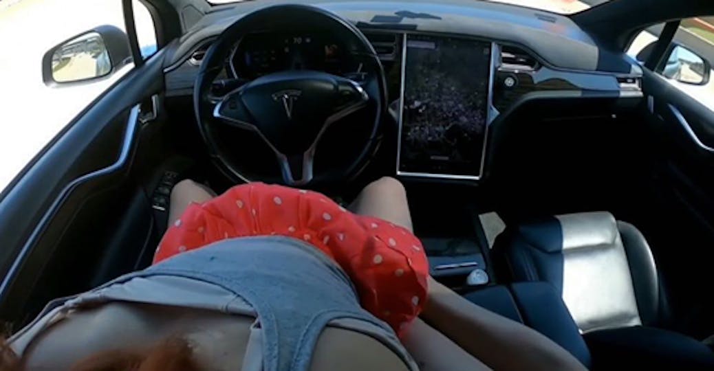 Cars Porn Sex - Here's What It's Like to Have Sex in a Tesla Being Driven by ...