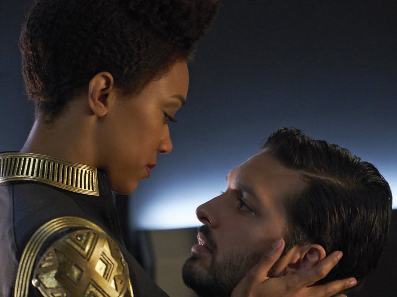 Michael Burnham (Sonequa Martin-Green) and Ash Tyler (Shazad Latif)