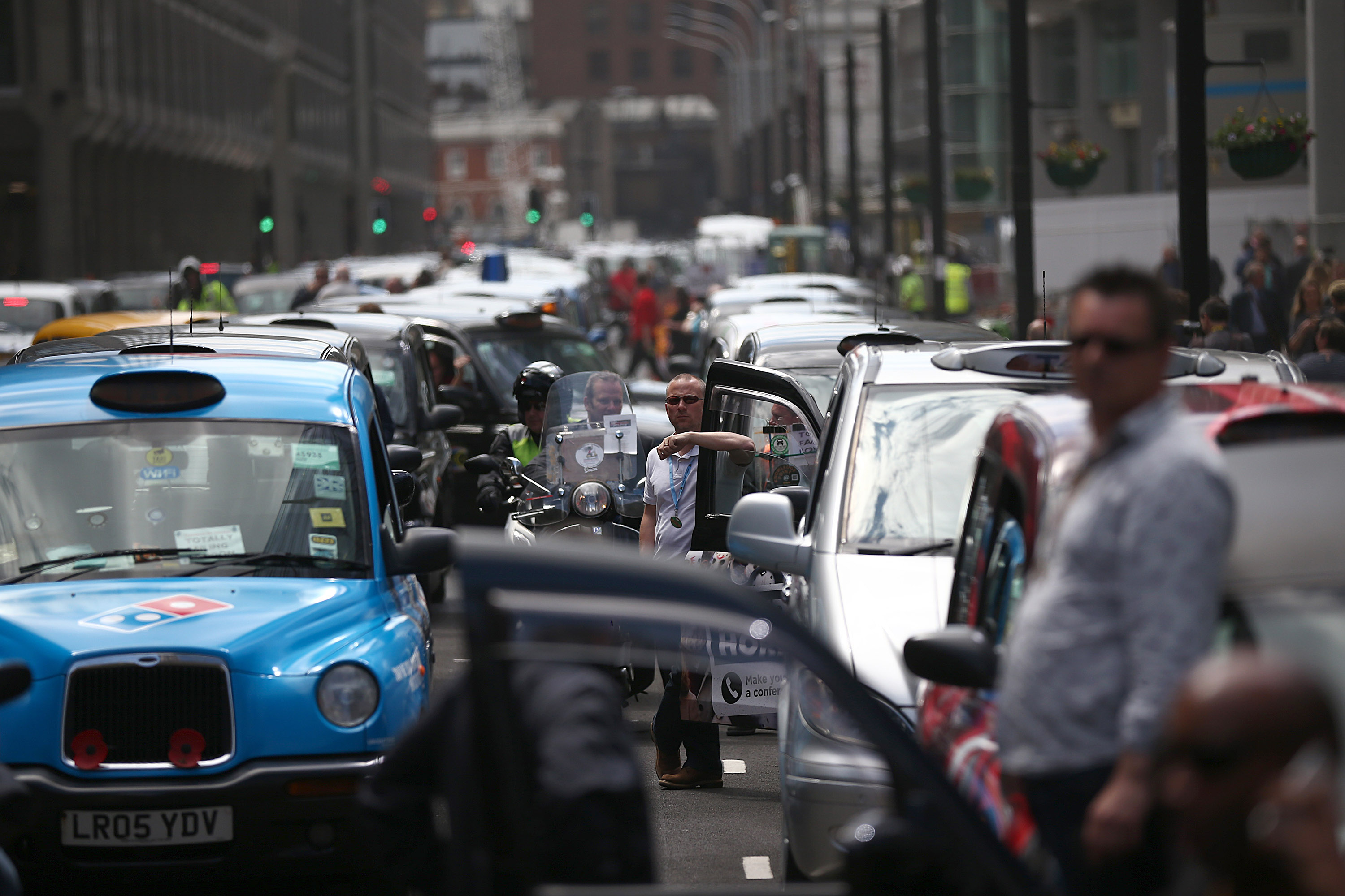 Black-Cab Drivers: Uber Pays Less UK Taxes Than Any Four London Cabbies ...