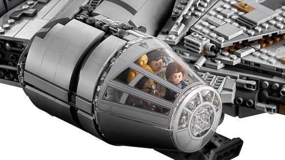 New Massive Millennium Falcon Set Has Over 7 000 Pieces