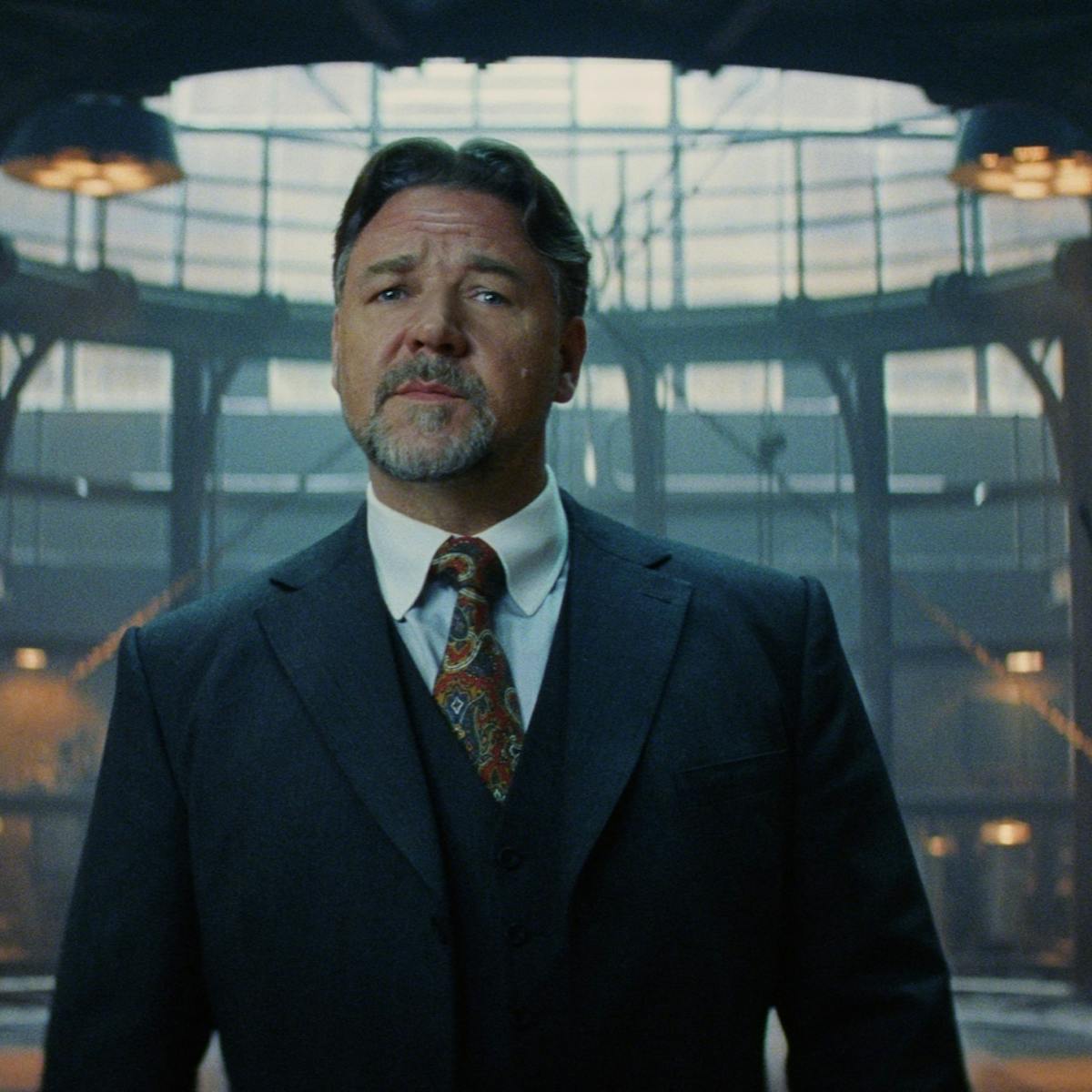 russell-crowe-plays-both-dr-jekyll-and-h