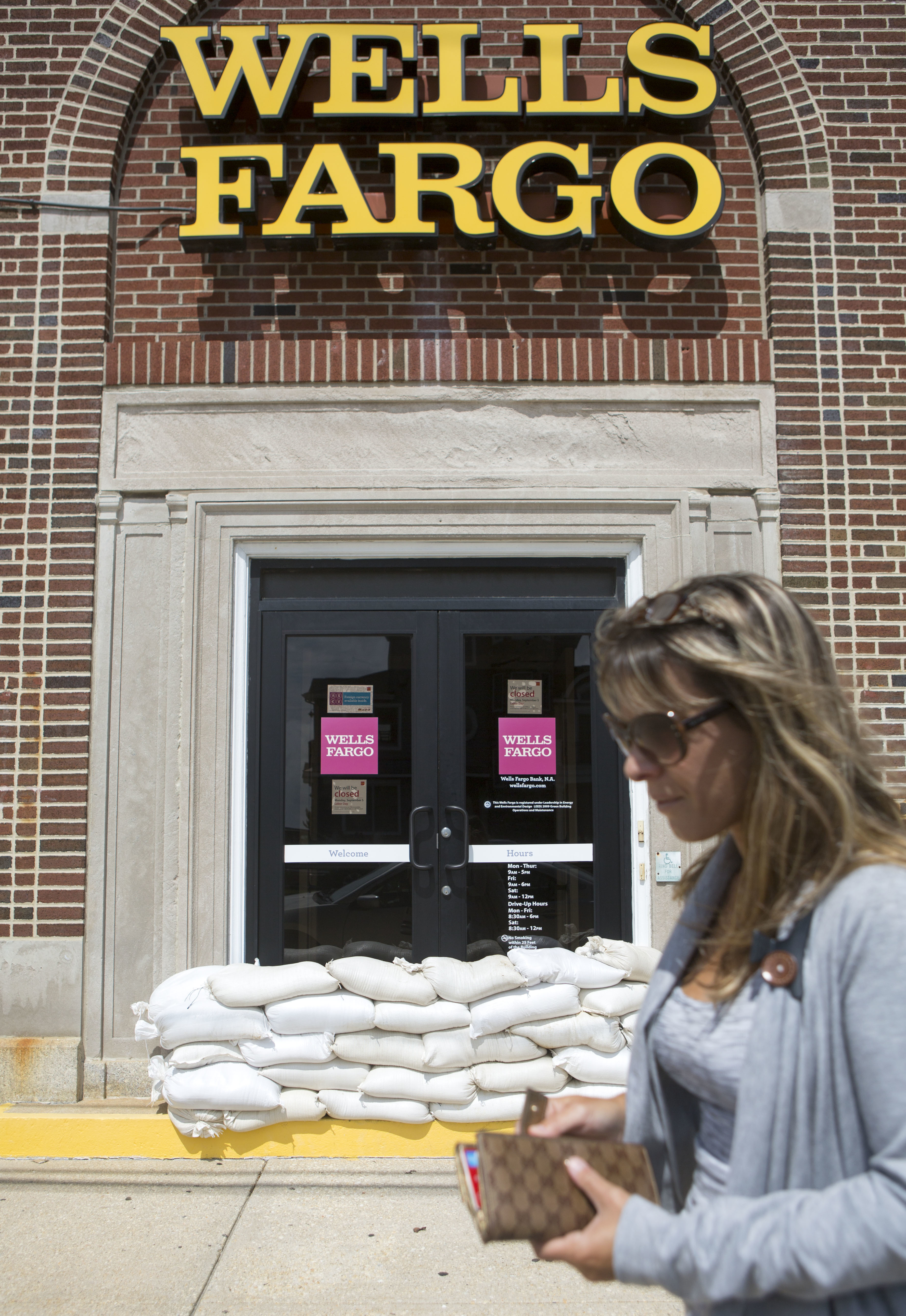 This Wells Fargo Bank Scam Is Insane and 5,300 People Were Just Fired