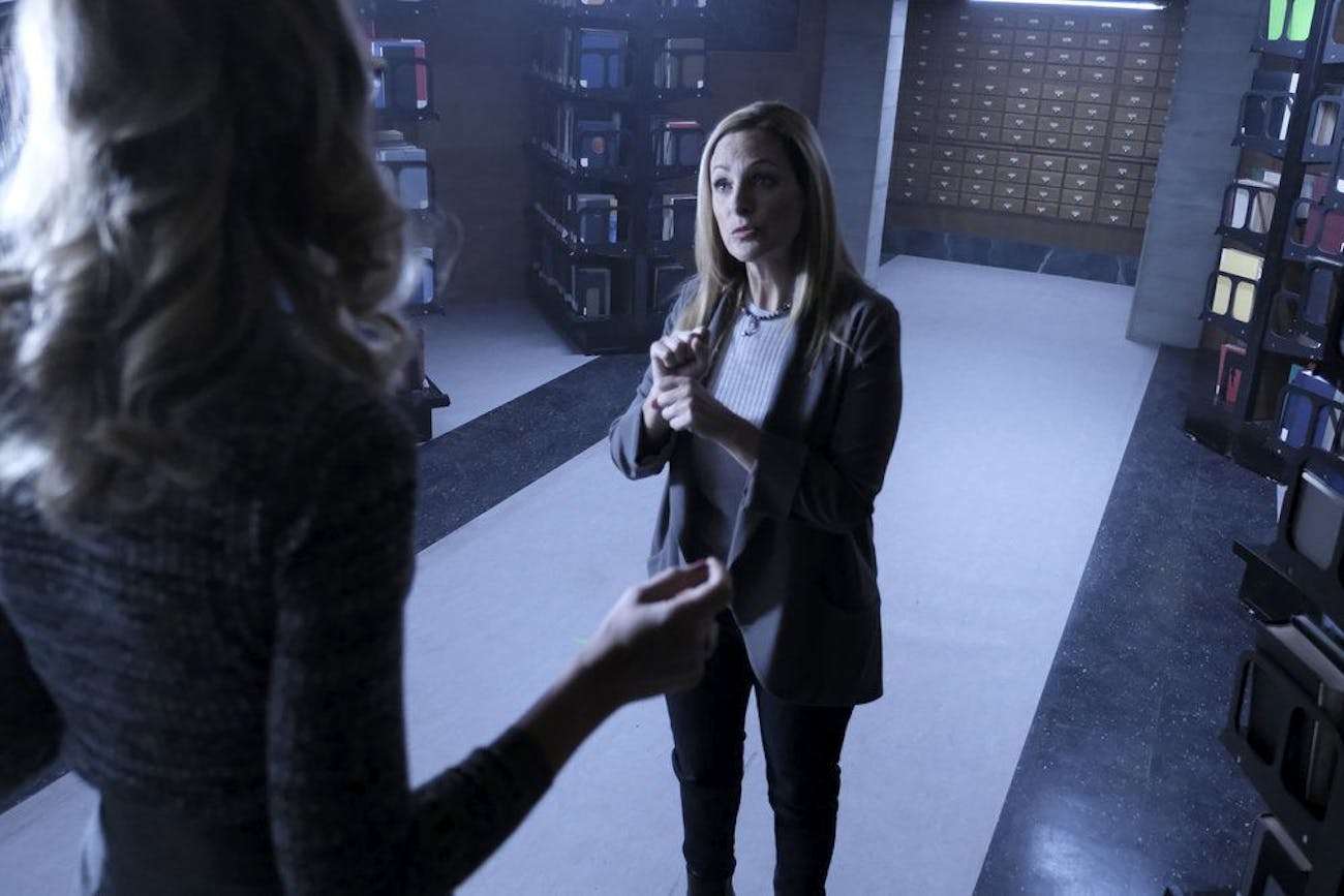 Harriet Schiff (Marlee Matlin) in Season 3 of 'The Magicians'.