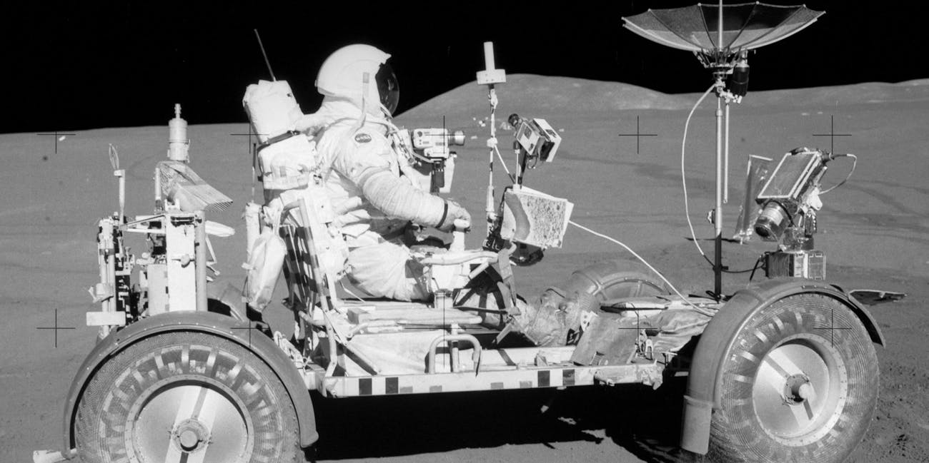 račak- najveća lažna vest s kraja 20.veka - Page 19 Lunar-rover-apollo-15