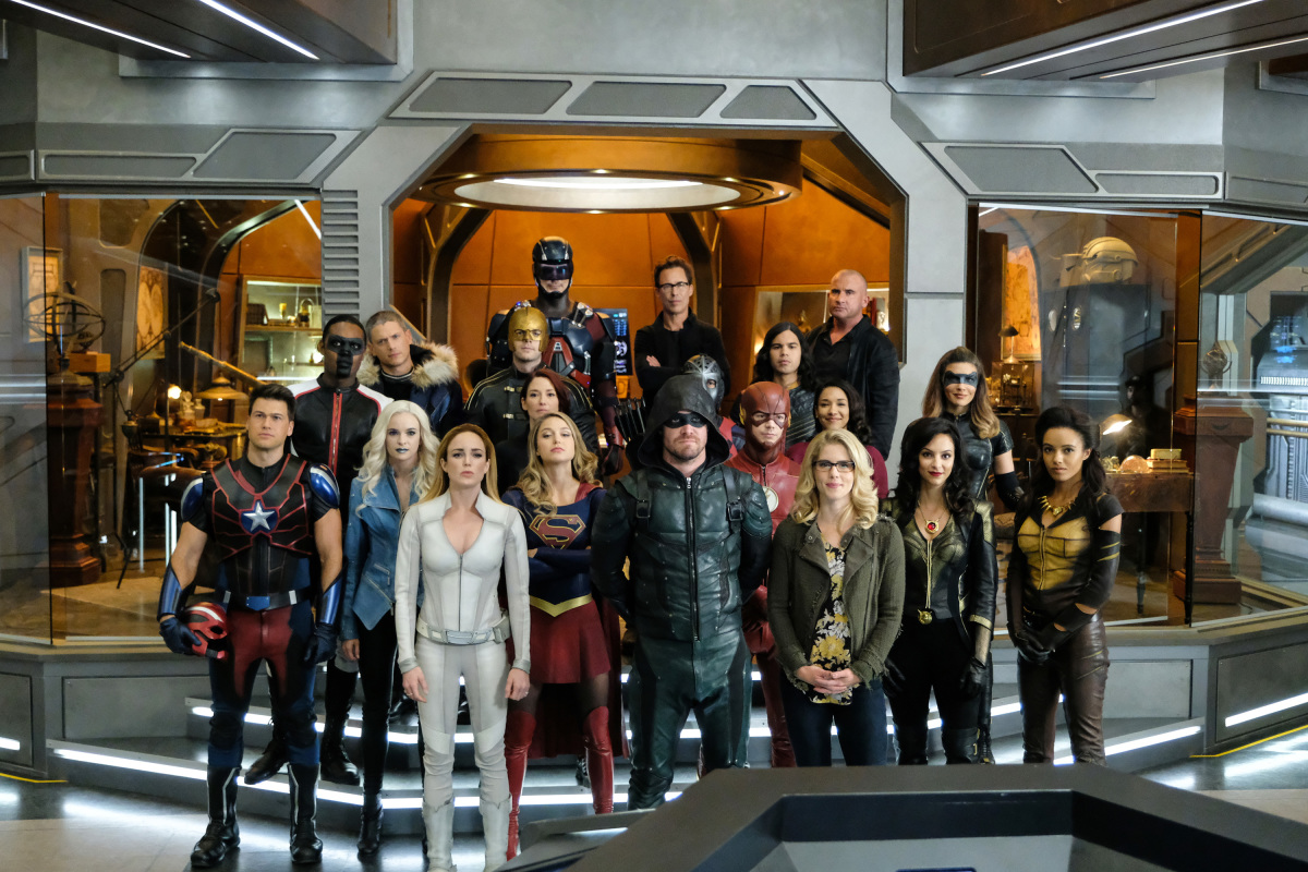 It's The Arrowverse Vs. Nazis In "Crisis On Earth-X" Crossover Trailer ...