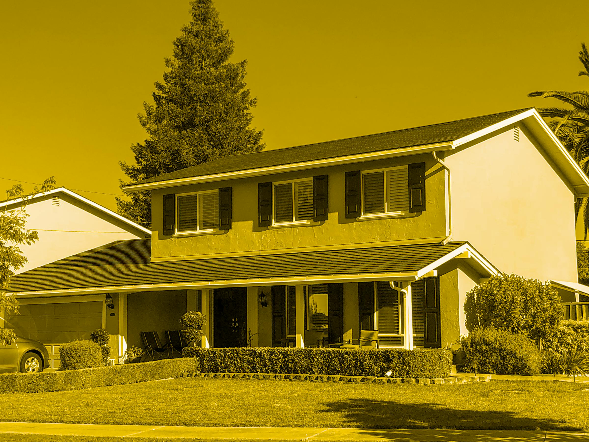 Amanda Tobler's house in California with a Tesla Solar Roof.