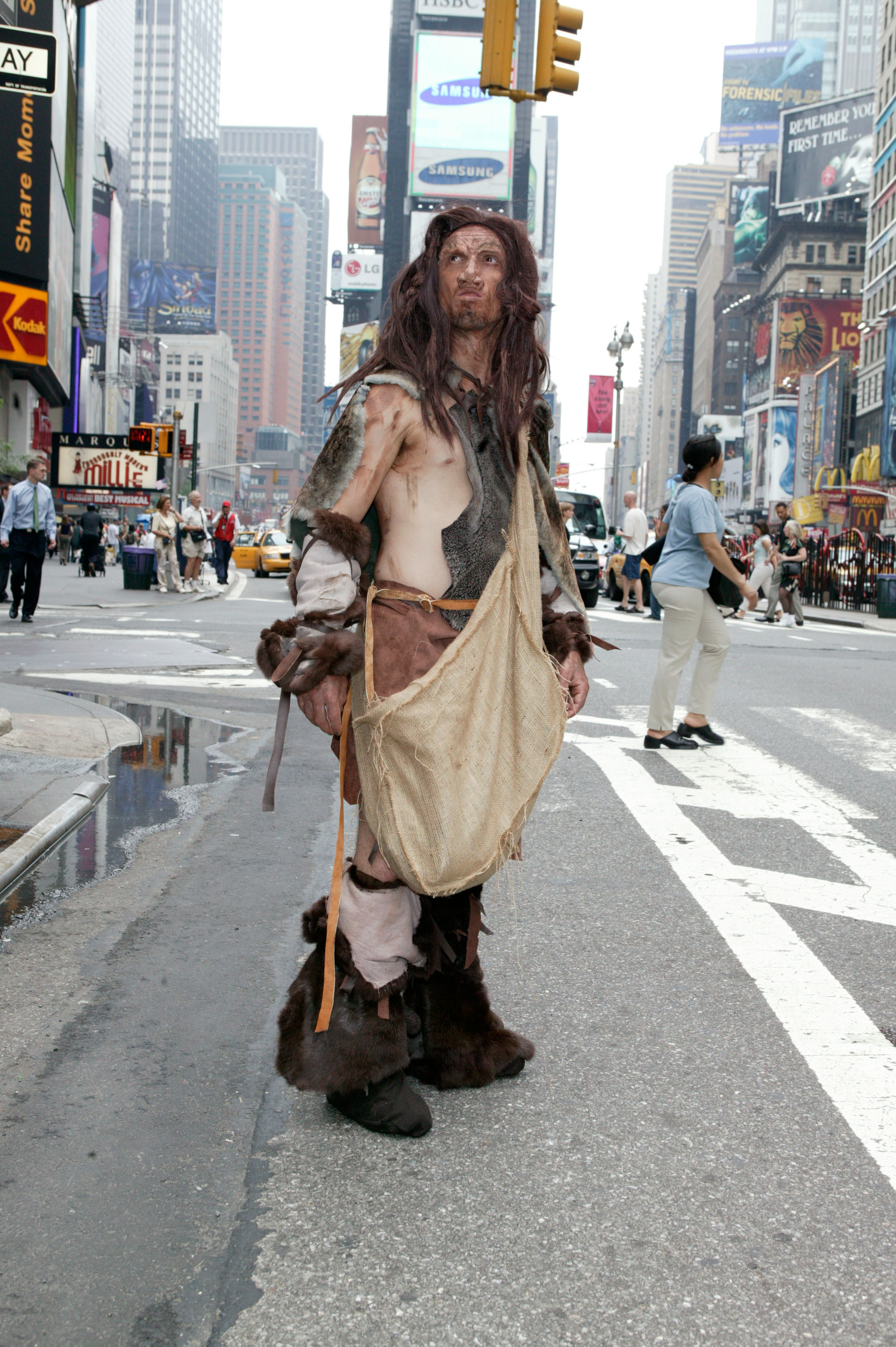 actors-roam-new-york-city-playing-anachronistic-cavemen-in-a-modern-human-world.jpeg