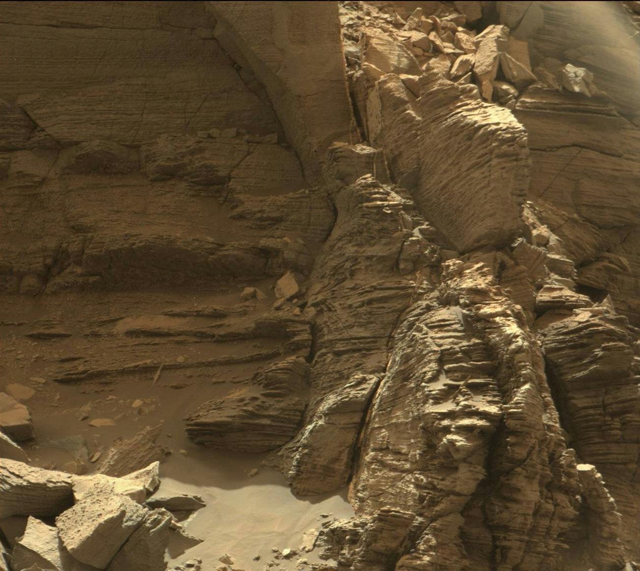 Murray Buttes resembles the Grand Canyon here on Earth.