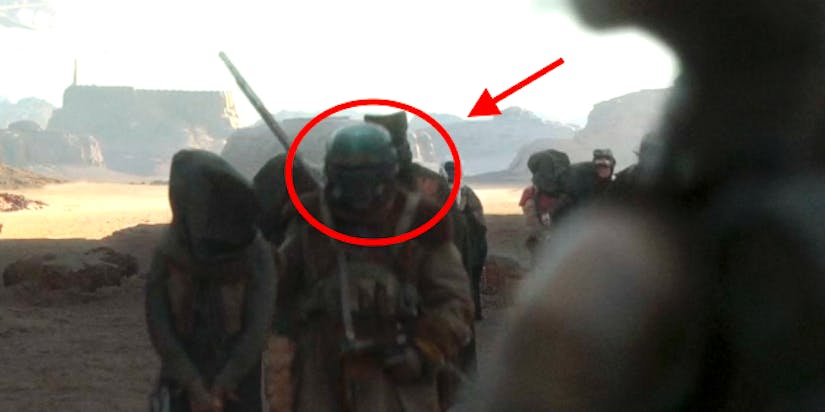 Someone Wearing Boba Fett's Helmet is Hiding in 'Rogue One ... - 825 x 412 jpeg 22kB