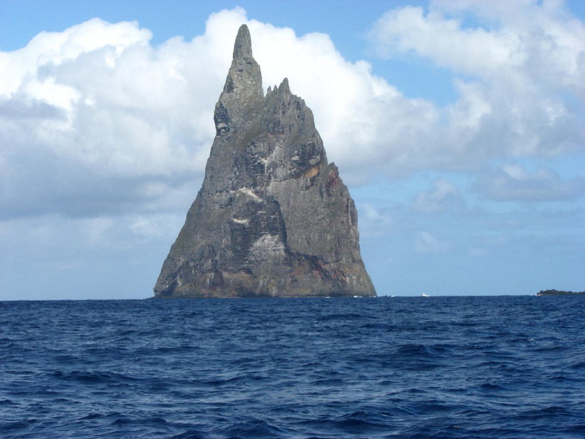 Остров пирамида Болла