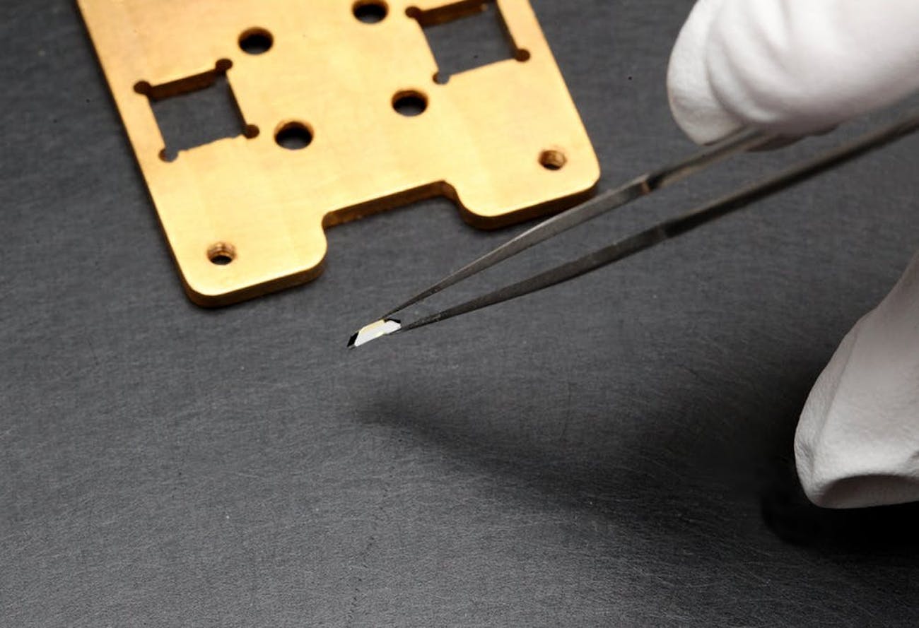 Quantum information storage in the diamonds