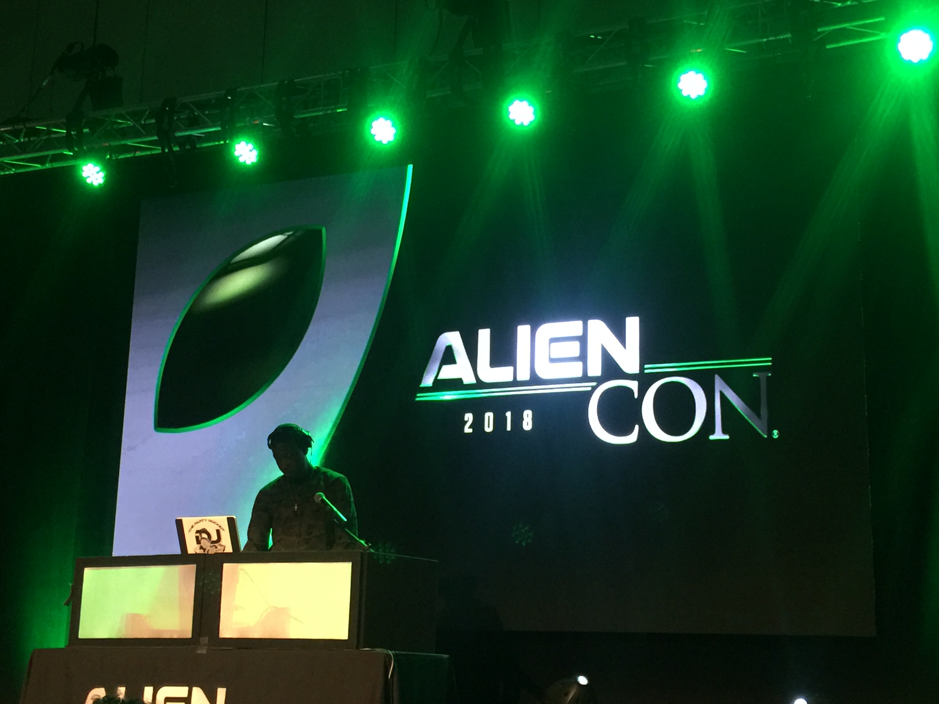 Cosplay Video Shows the Best Part of AlienCon Is the Costume Contest