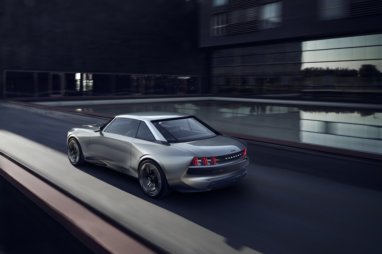 Peugeot E-Legend.