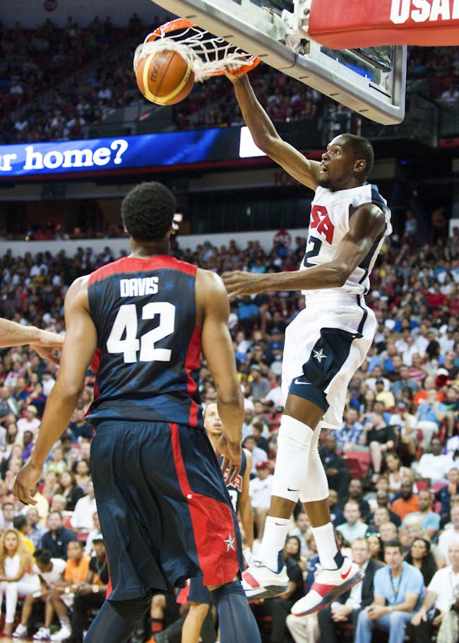 Kevin Durant dunks USA basketball 2015 140801-F-AT963-843