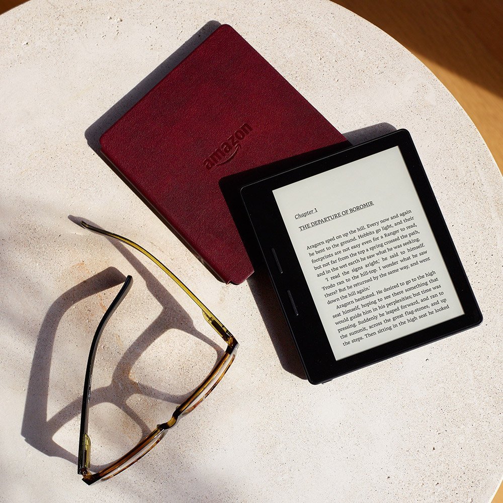 Single Amazon Kindle Oasis Charge Powers the Weirdly Square e-Reader for Months