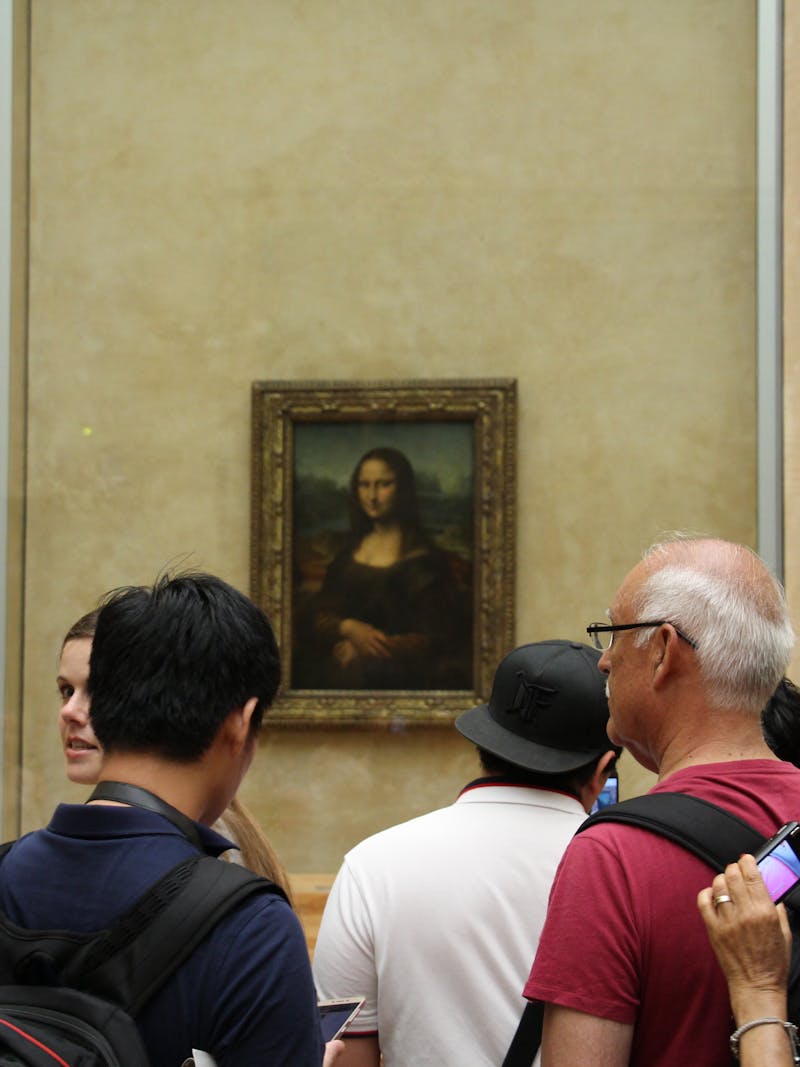 Physician Solves Mystery of Mona Lisa's Smile While Waiting in Louvre Line