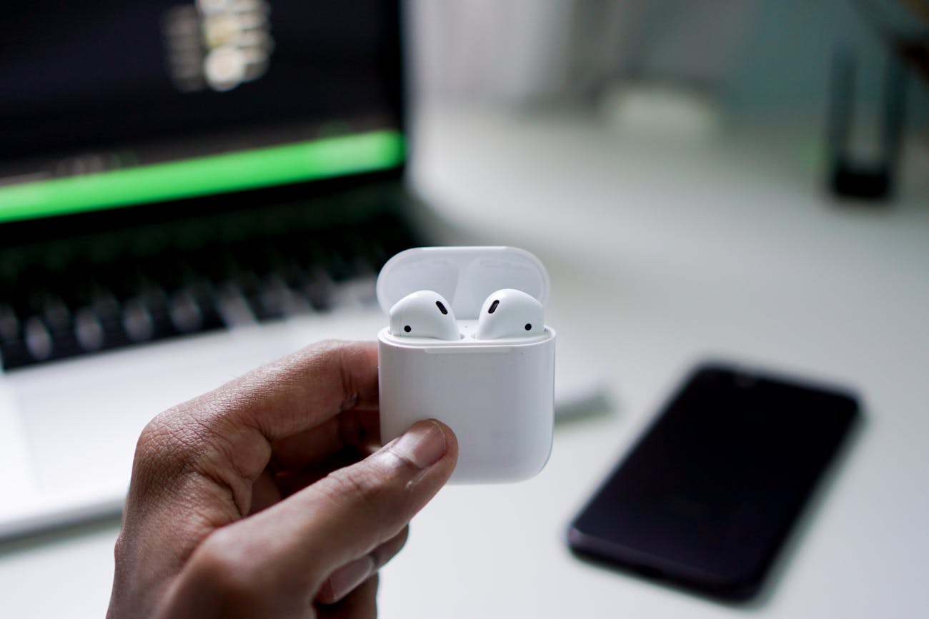 iOS 12 Has Brought a New Feature to AirPods, Apple's ...