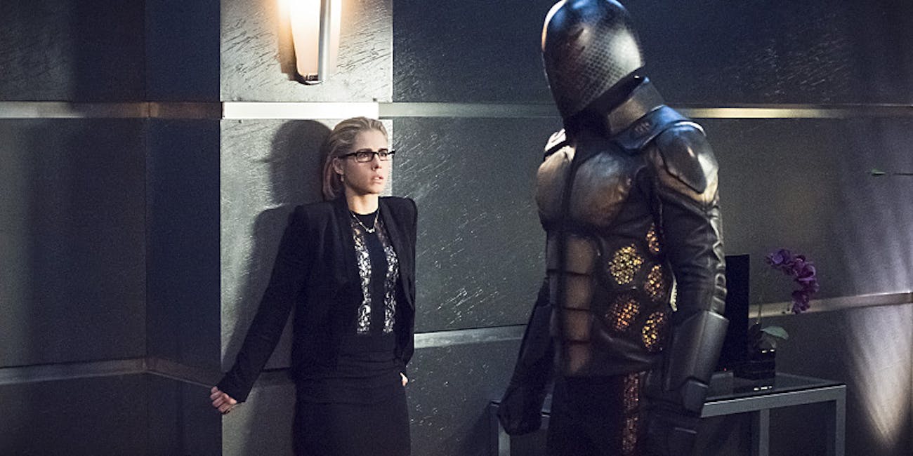 Arrow Brings Back Emily Kinneys Bug Eyed Bandit In Buzz