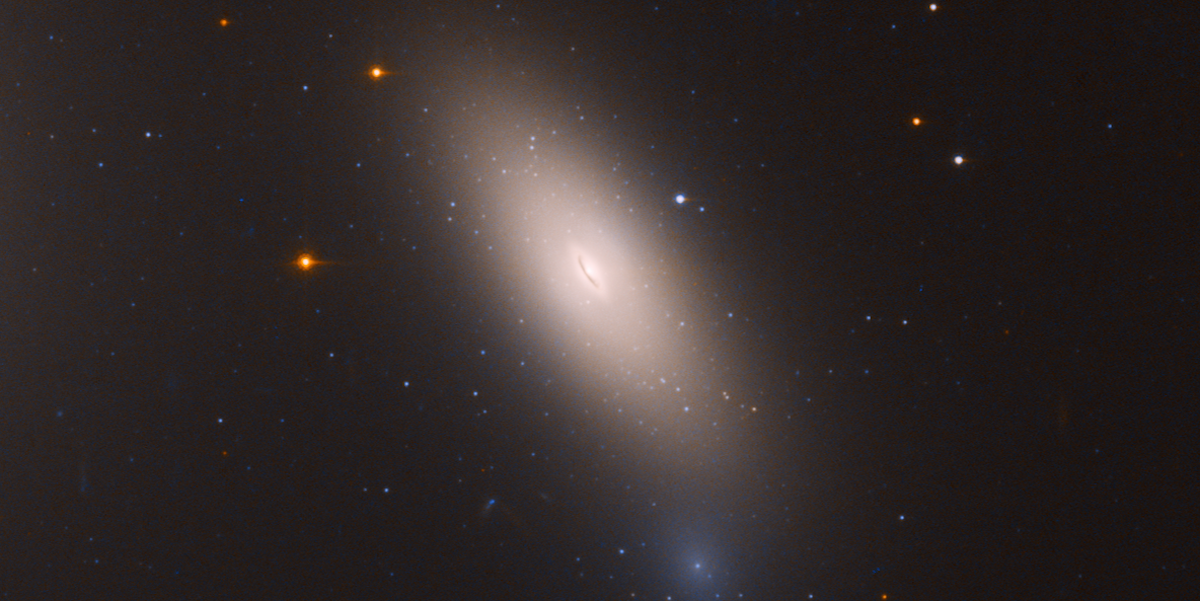 Hubble Finds "Relic Galaxy" NGC 1277 Is Smaller Than Milky Way