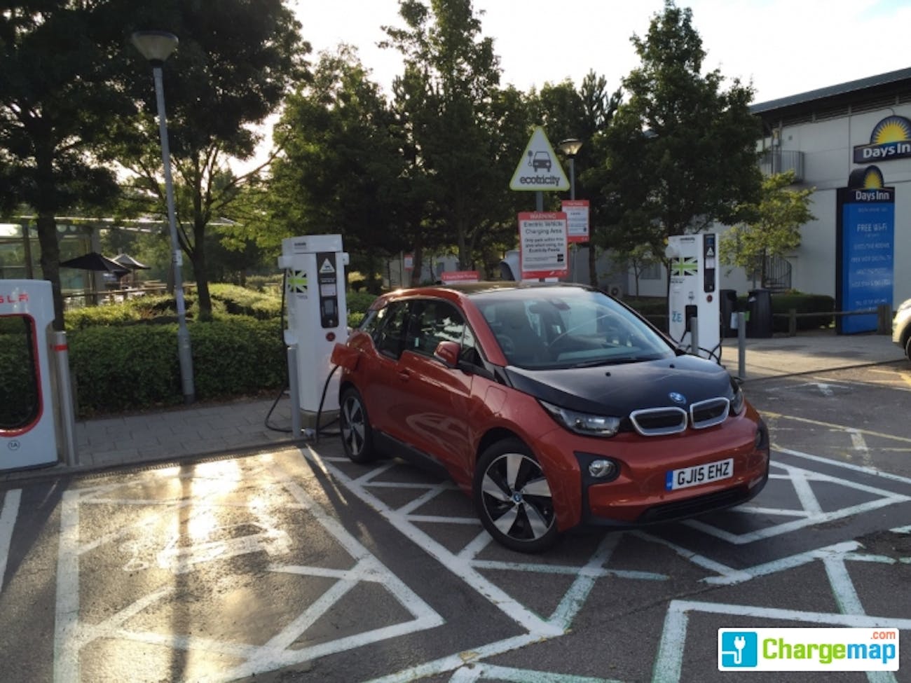Tesla Supercharger Spending A Day At The U K S Busiest