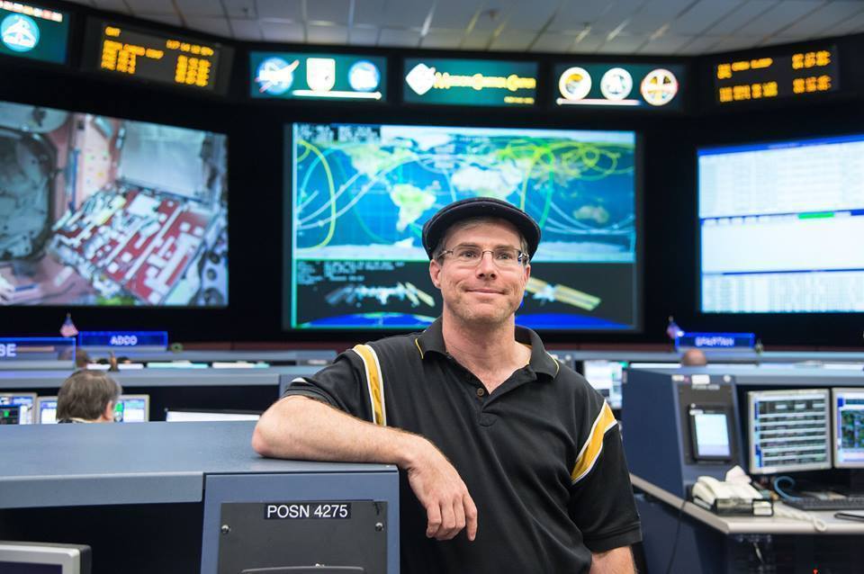 the-martian-author-andy-weir-on-how-to-keep-an-astronaut-busy-inverse