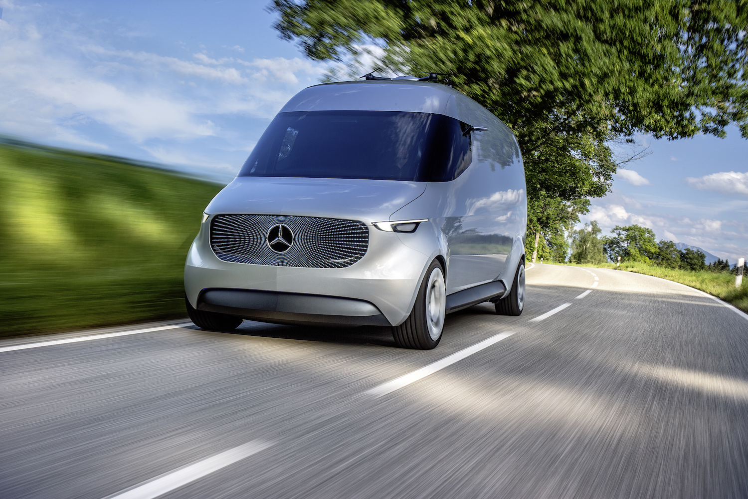 MercedesBenz Could Beat Tesla to the Autonomous Electric