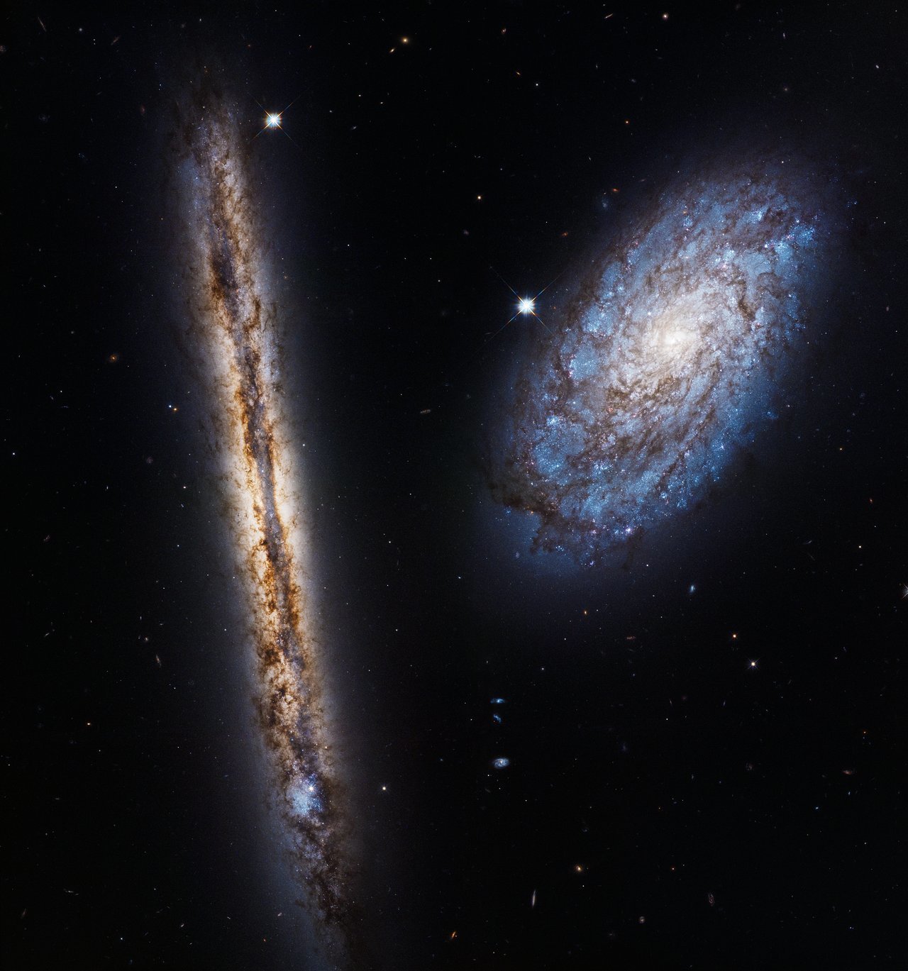 Galaxies snuggle up in Hubble 27th anniversary image