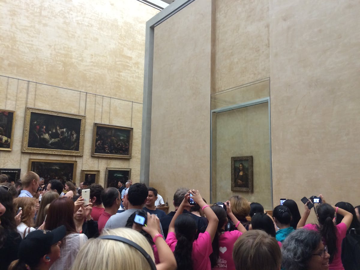 Mona Lisa crowd, Musée du Louvre, Paris, France