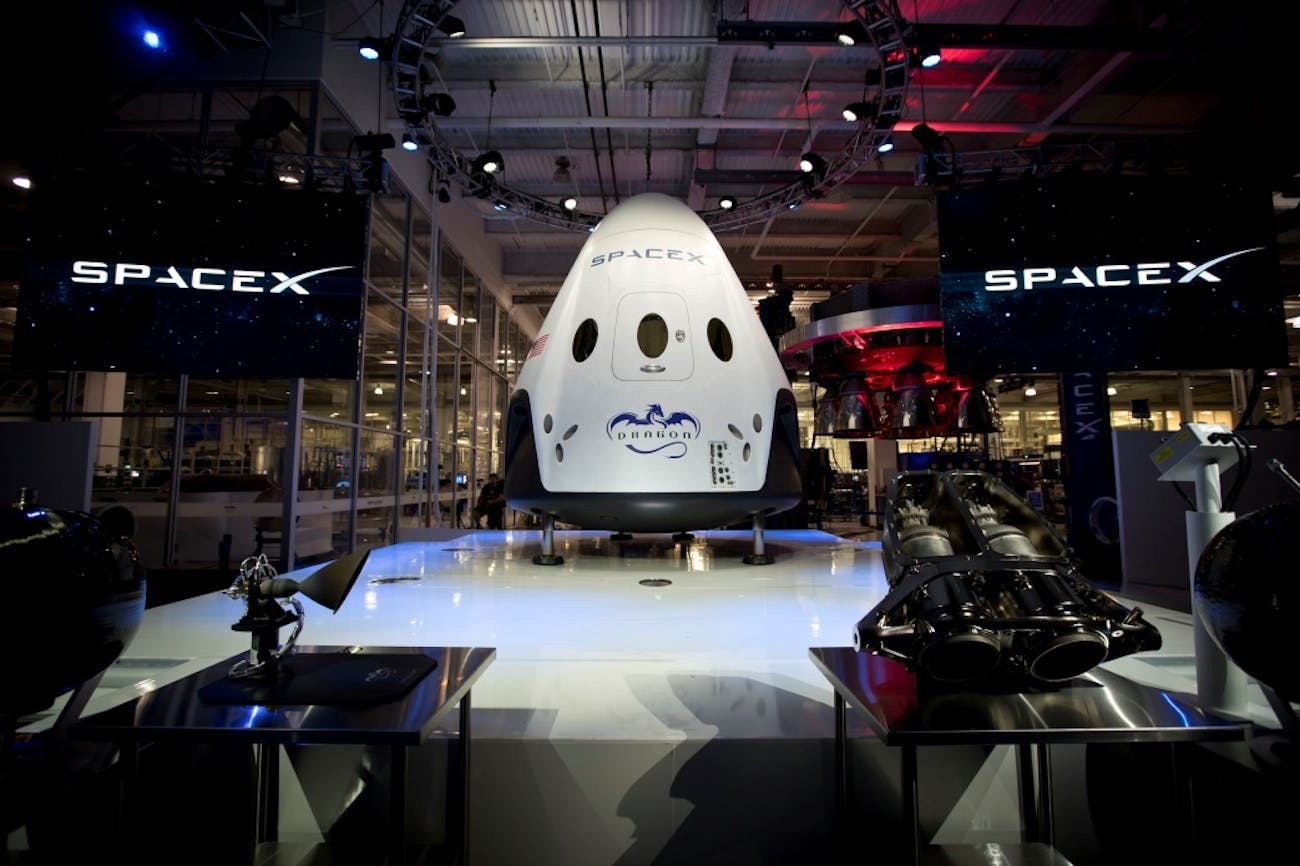 Everything You Need to Know About SpaceX's Dragon 2 Crew Vehicle | Inverse