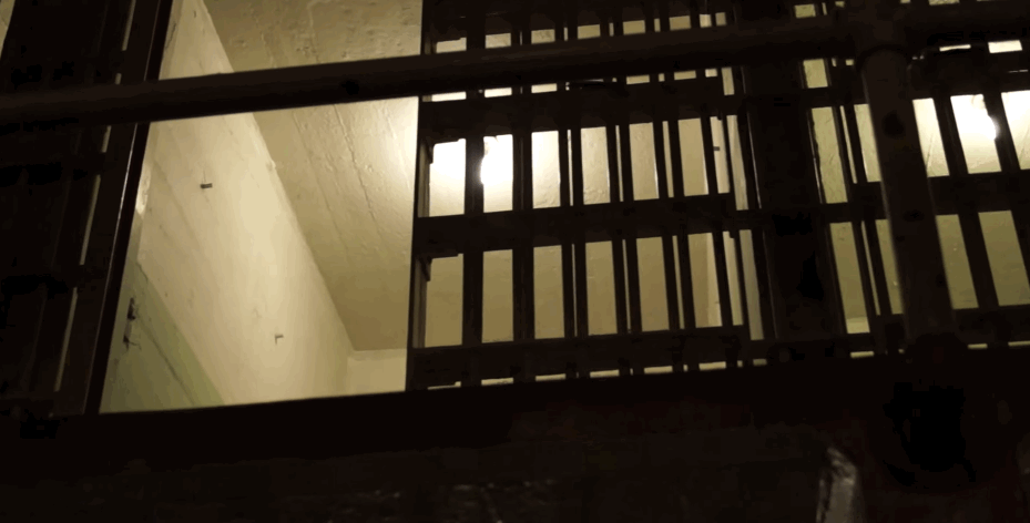 Thu 21 Jun 2018 - 16:12.MichaelManaloLazo. Prison-bars-closing