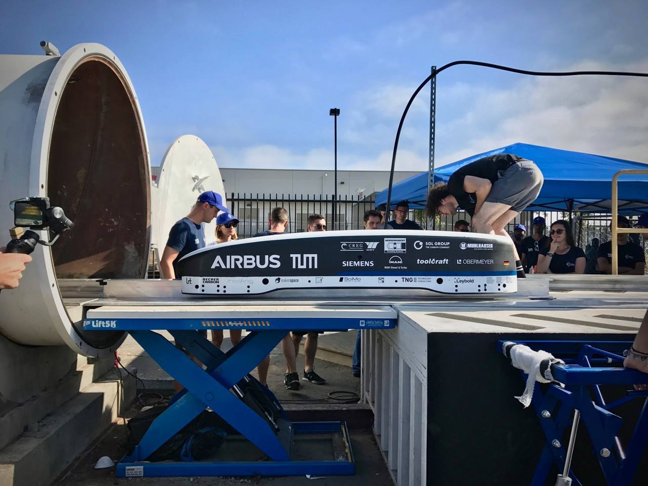 WARR Hyperloop Hits 201 MPH Record Speed, Wins SpaceX Competition | Inverse