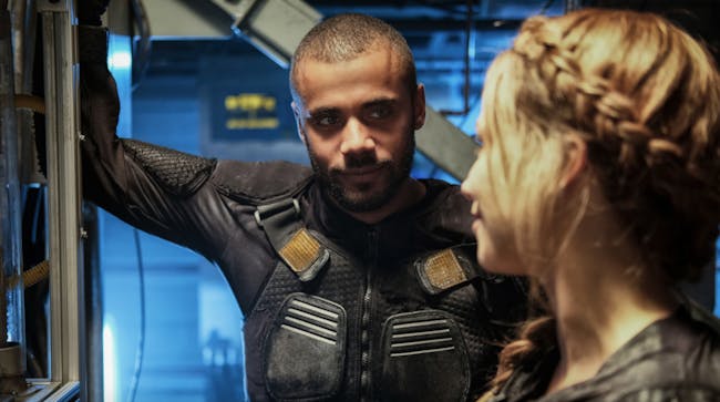 Miller and Harper in 'The 100' Season 4