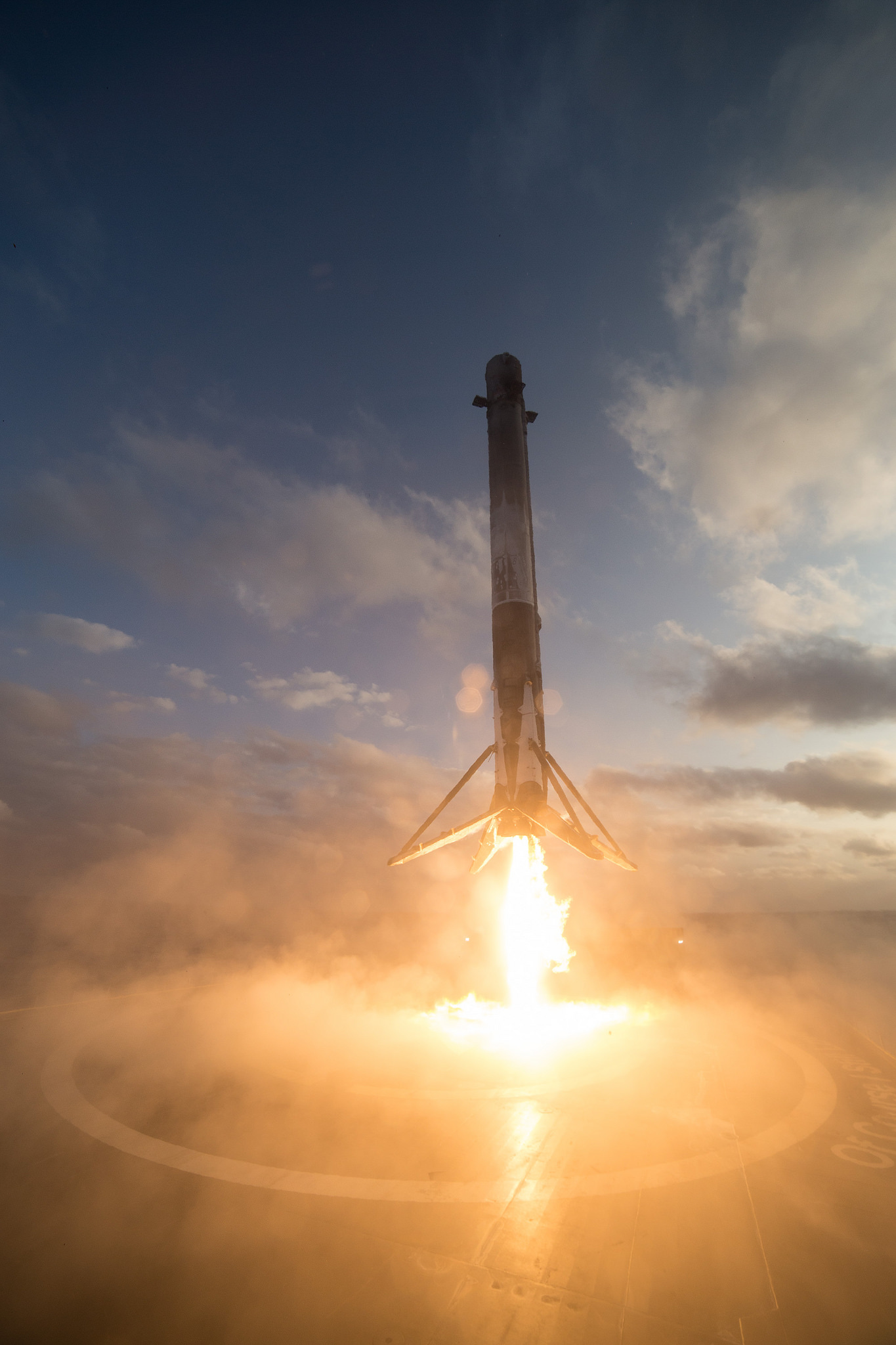 Watch This SpaceX Falcon 9 Rocket Land After the SES-10 Launch | Inverse