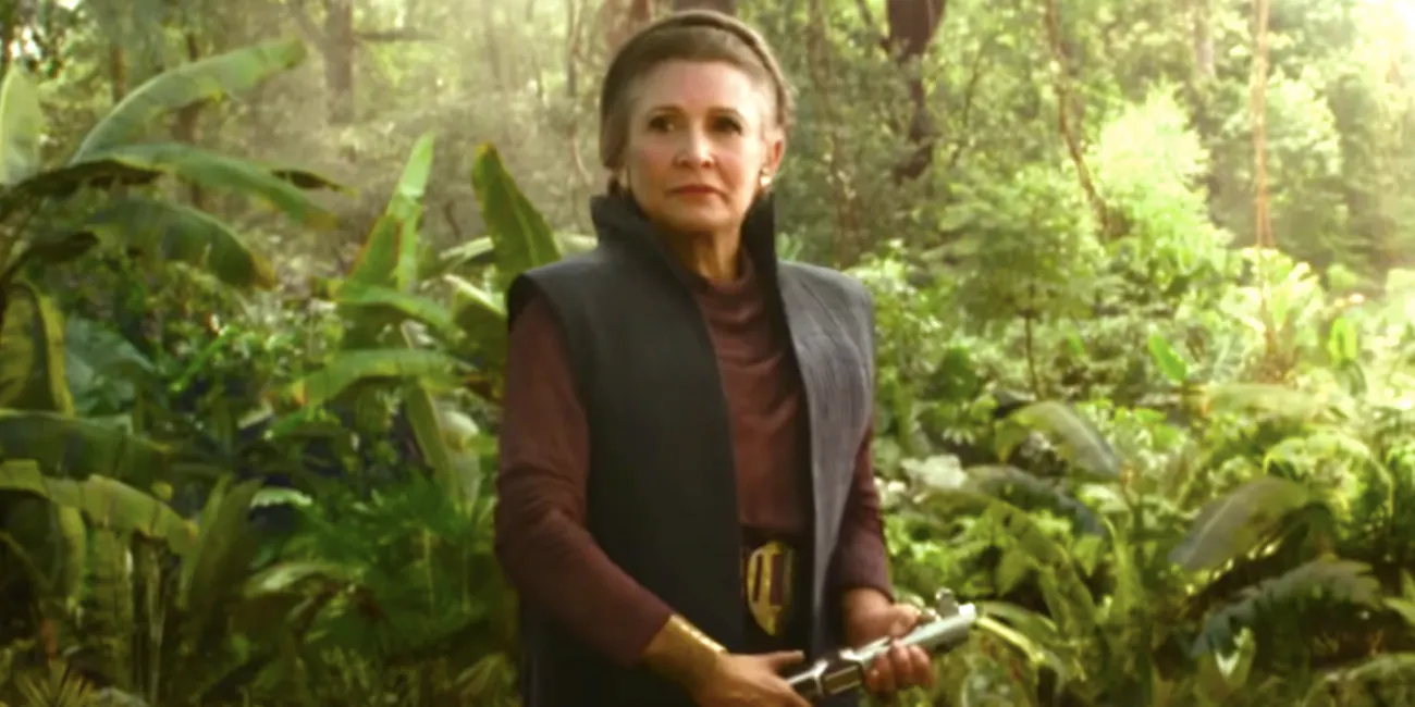 Leia holds the famous Skywalker family lightsaber in 'Star Wars: The Rise of Skywalker'