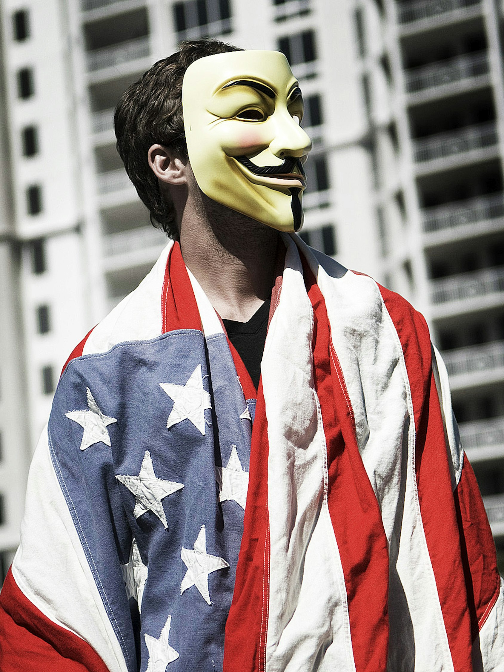 Человек в маске шоу. Человек в маске. Американец в маске. Американская маска. Популярные маски.