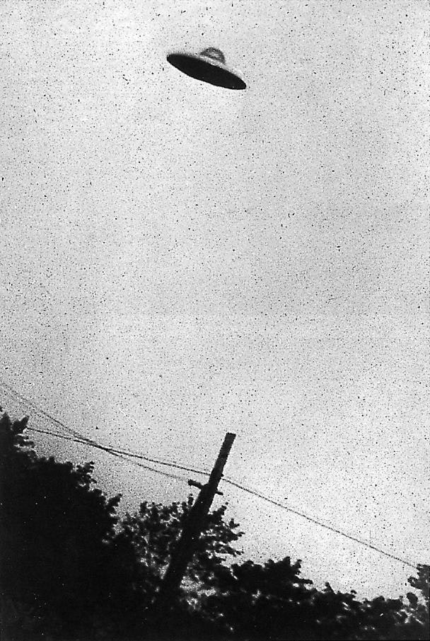 Amateur photo of “purported UFO” by George Stock in Passaic, New Jersey, 1952
