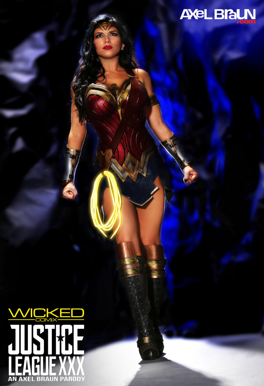 romi-rain-as-wonder-woman-in-brauns-justice-league-xxx.jpeg