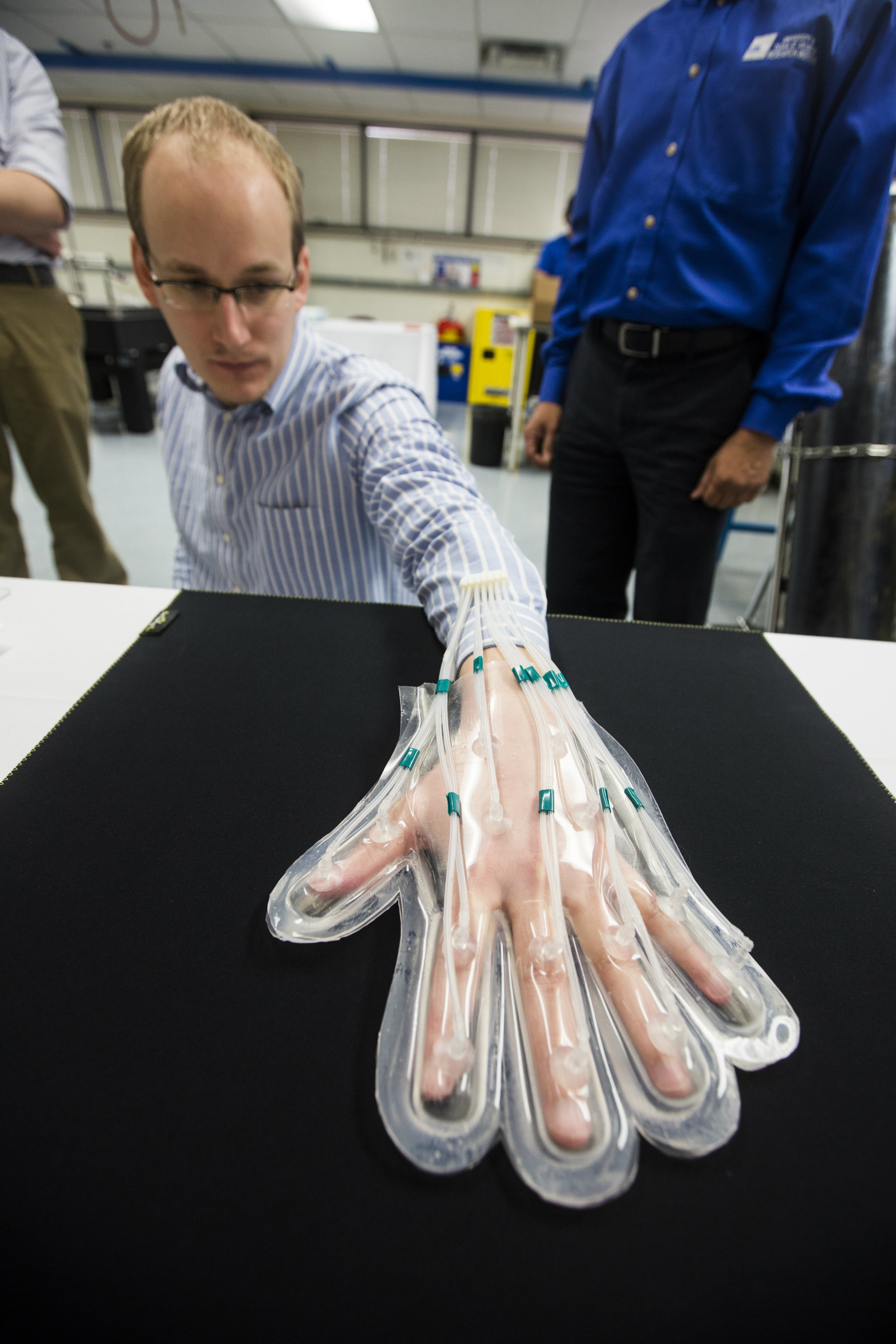 New Healing Glove Will Cause Us to 'Rethink How We're Dressing Wounds' Inverse