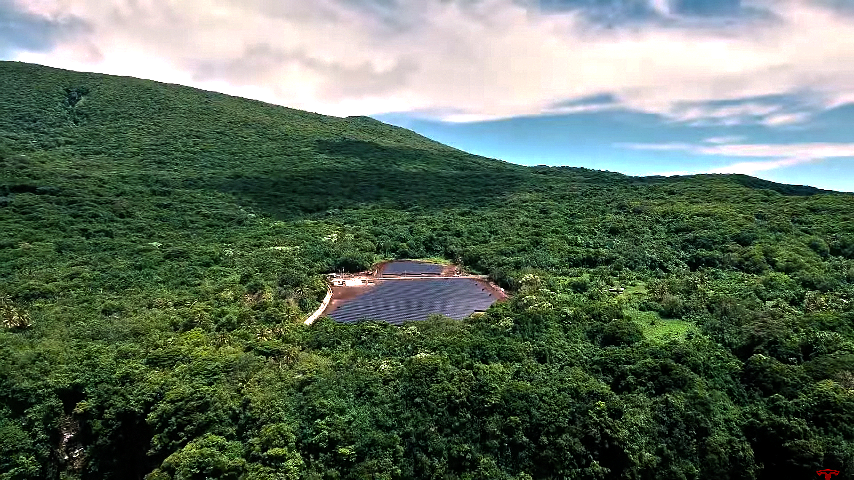 Картинки по запросу Tesla, так и Solar City остров