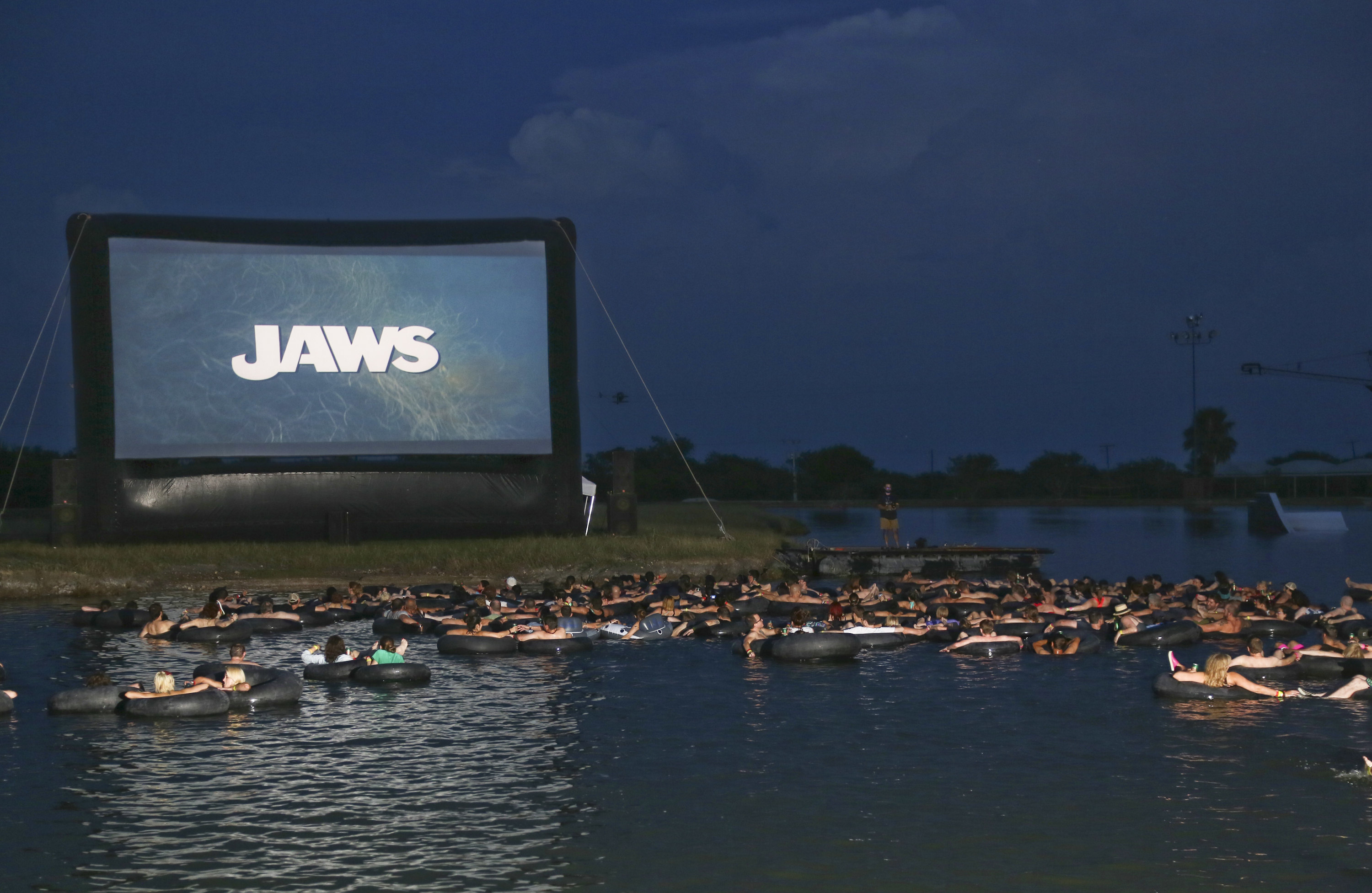Watching ‘Jaws’ on a Lake Is a Texas Tradition in the Making Inverse